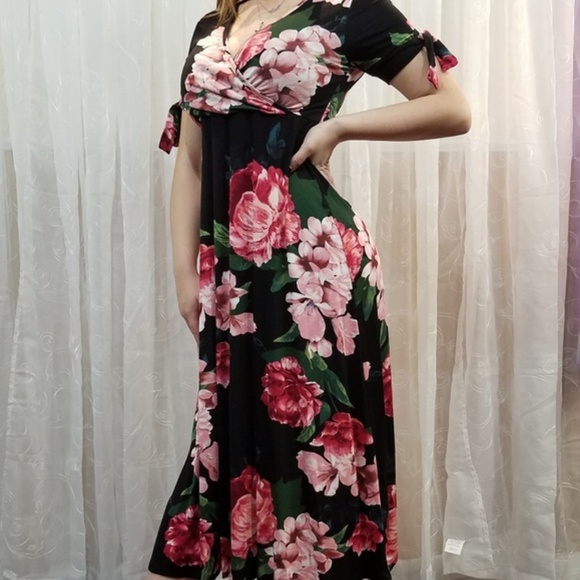 CLEARANCE FINAL PRICE Stunning Deep V Neck Floral Dress - Picture 3 of 8